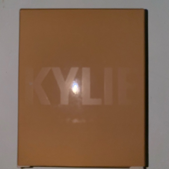 New Kylie highlighter - Picture 2 of 3